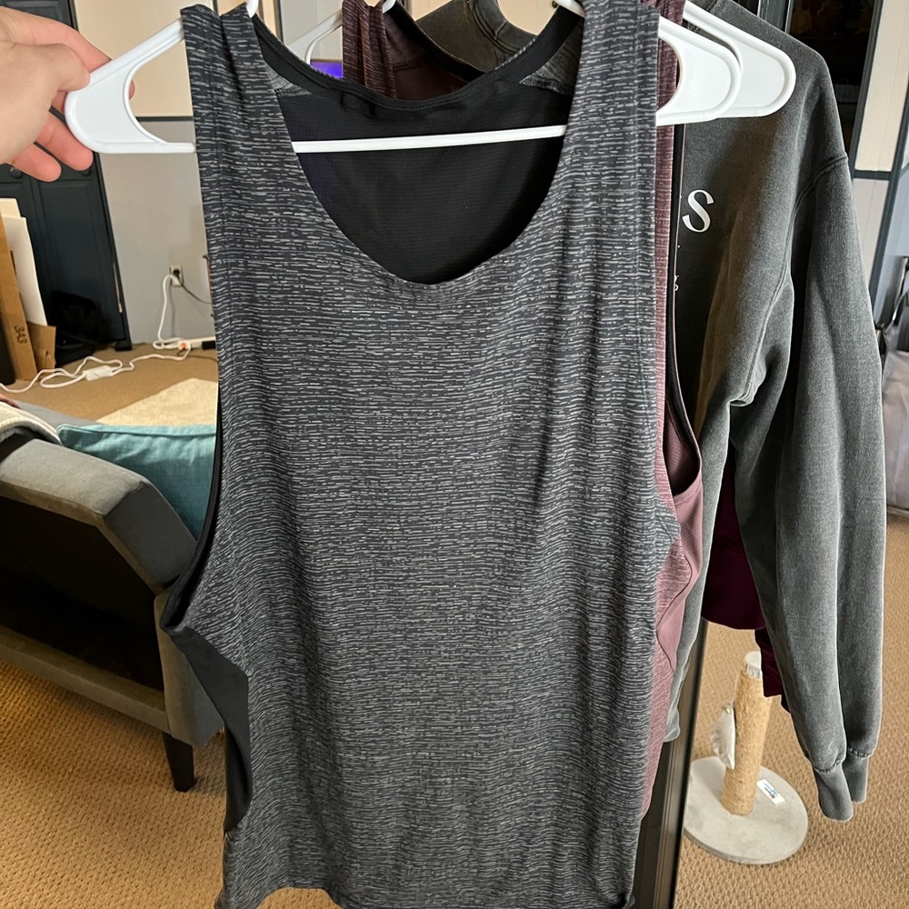 Lululemon Barry Mens Size L Stronger As One Tank Gray HOBS/BLK Mesh No Stink